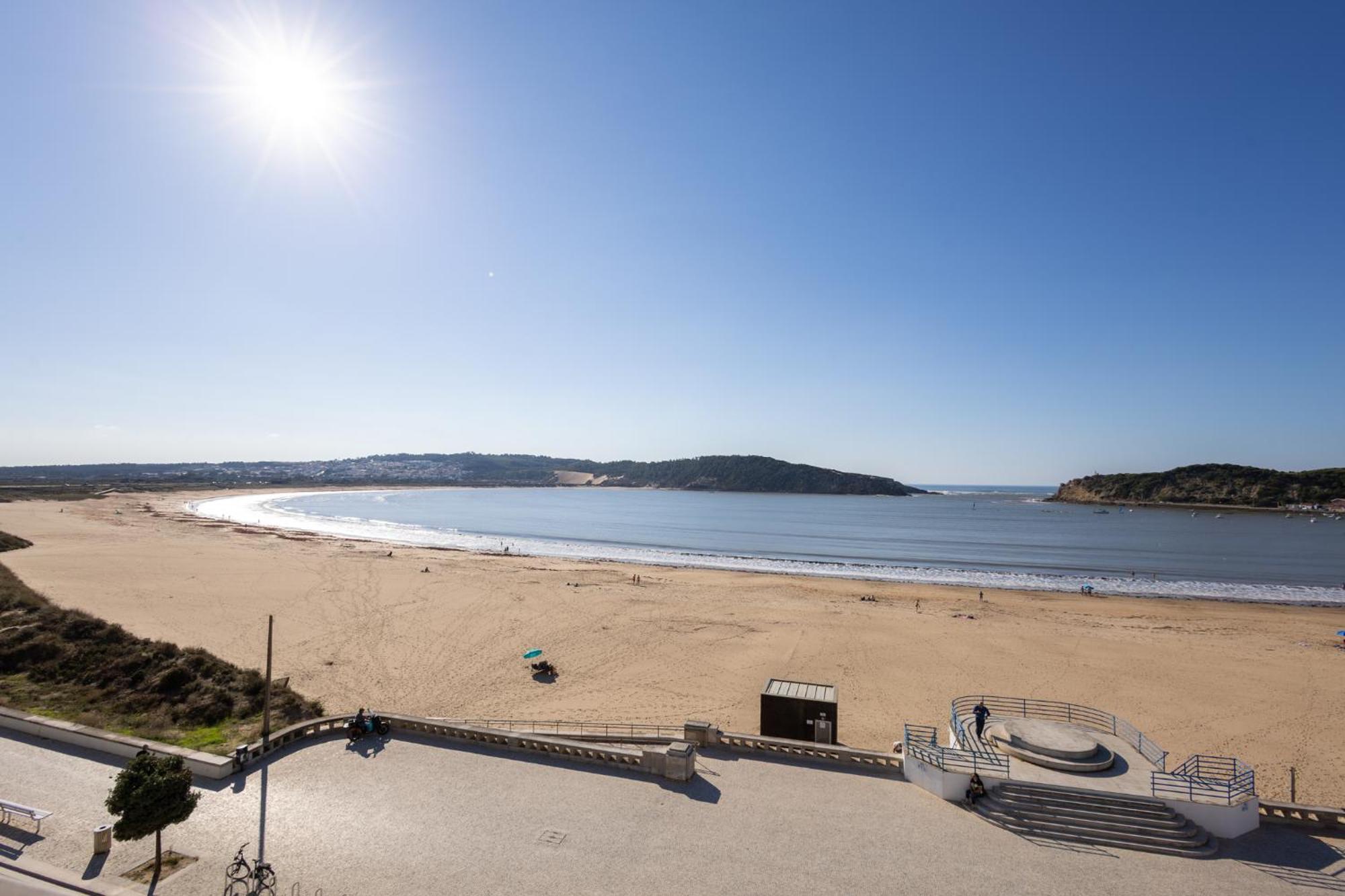Beachfront 3Bdr Apt On Marginal Boulevard São Martinho do Porto Buitenkant foto
